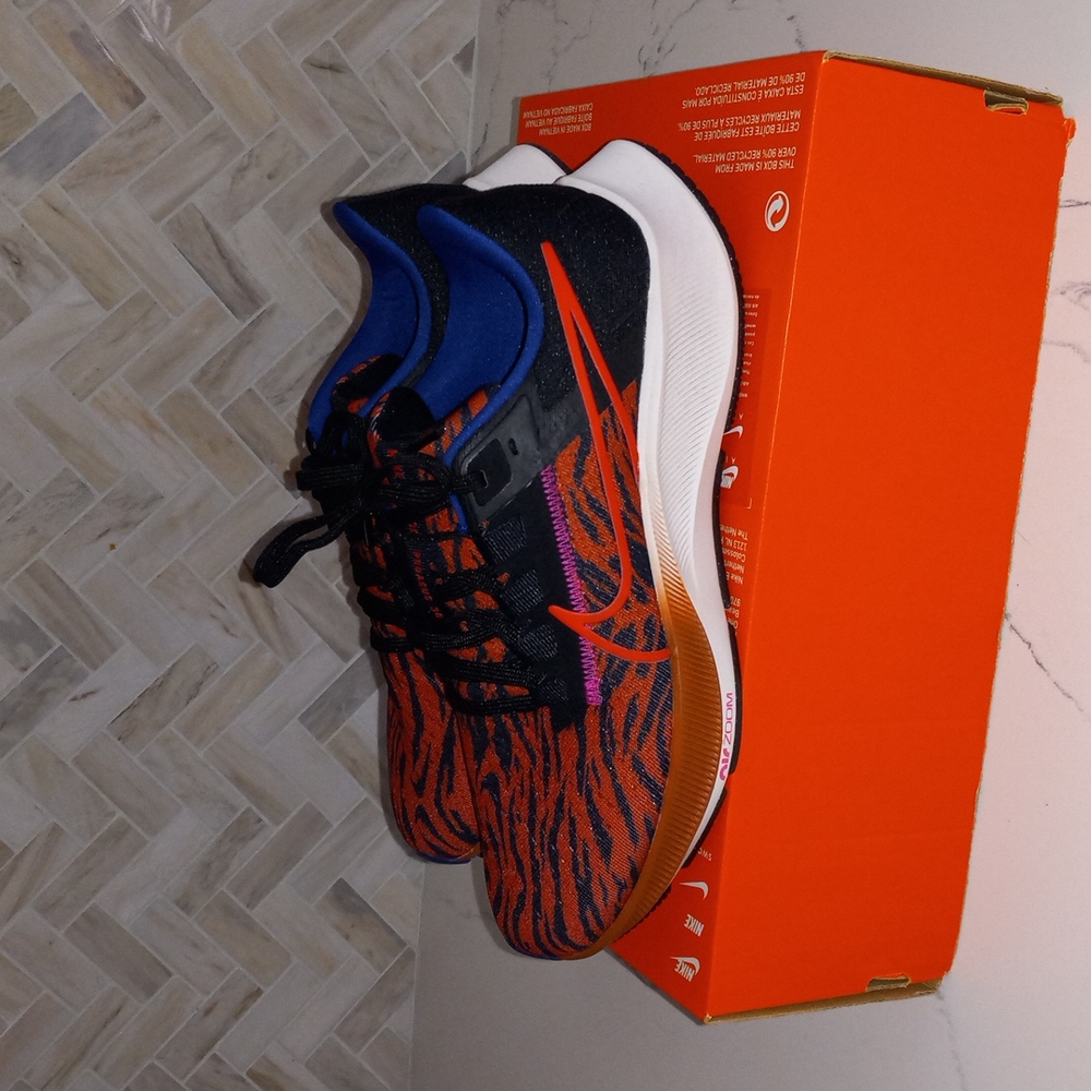 WMNS NIKE AIR ZOOM RUNNING SIZE 9